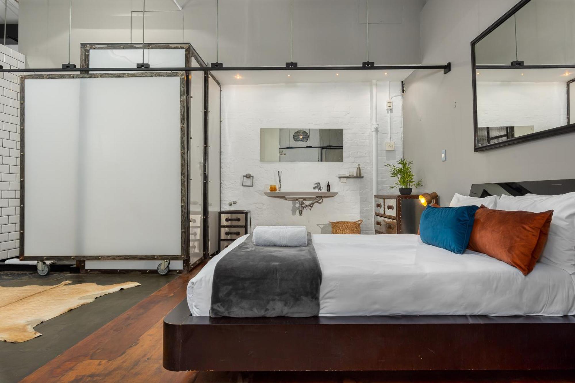 Wolroy House 206 * Cape Town