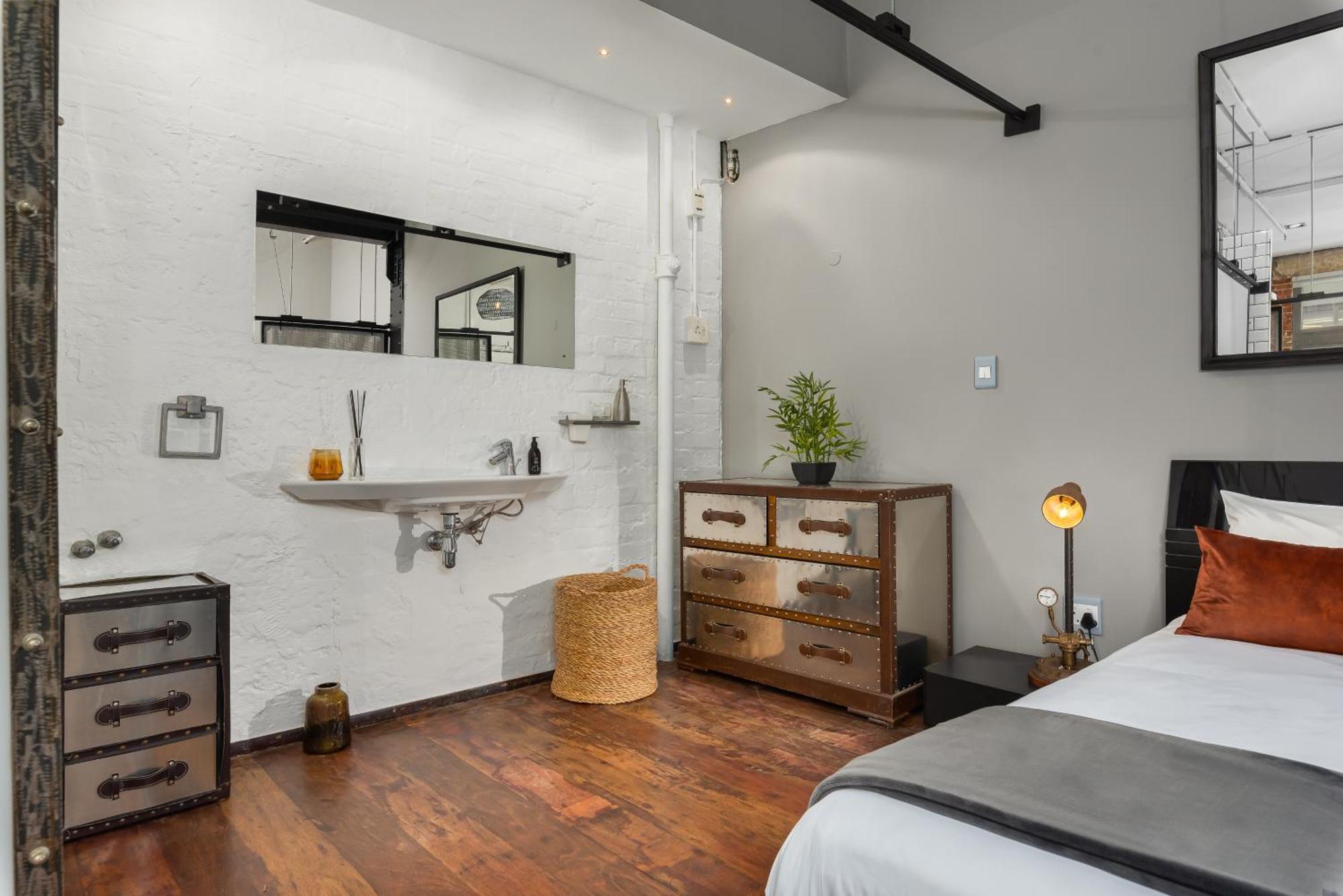 Wolroy House 206 Apartment
